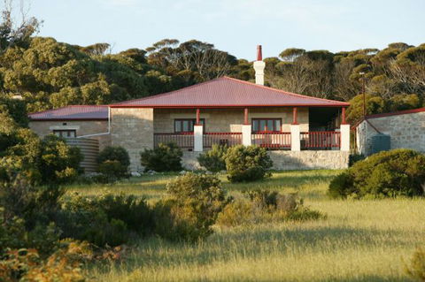 Engineers Lodge - Sunshine Coast Guide 0