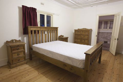 Engineers Lodge - Sunshine Coast Guide 2