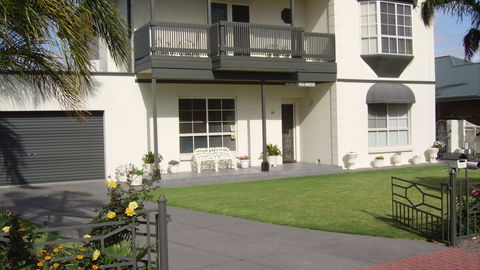 Glenelg Sea-Breeze B&B - Sunshine Coast Guide 0
