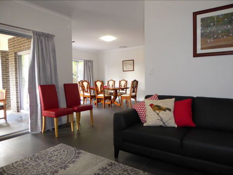 Adelaide Holiday House - Sunshine Coast Guide 0