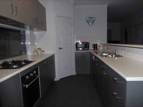 Adelaide Holiday House - Sunshine Coast Guide 6