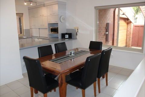 Adelaide Serviced Accommodation - Childers House - Sunshine Coast Guide 2