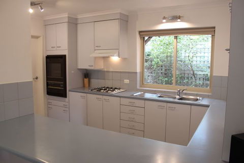 Adelaide Serviced Accommodation - Childers House - Sunshine Coast Guide 3