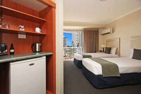 Alpha  Sovereign Hotel - Sunshine Coast Guide 1