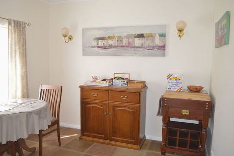 Almond Tree Cottage - Sunshine Coast Guide 3