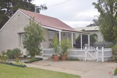 Almond Tree Cottage - Sunshine Coast Guide 4