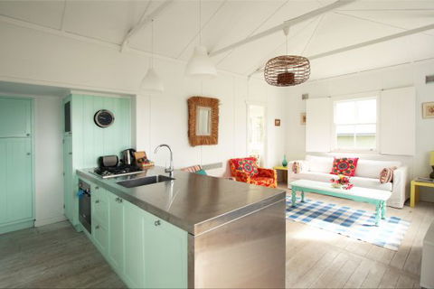 Aurora Beachfront Cottage - Sunshine Coast Guide 1