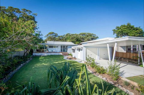 Back Beach Bungalow - Sunshine Coast Guide 0