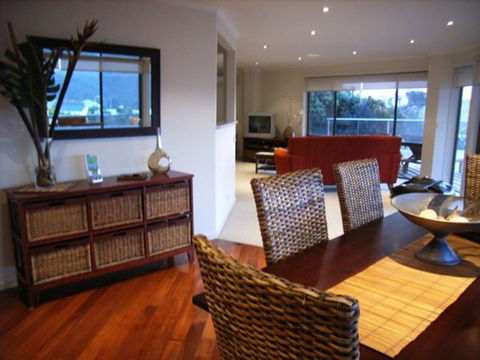C-Deck Beach House Apartment - Sunshine Coast Guide 0