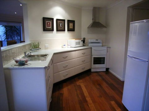 C-Deck Beach House Apartment - Sunshine Coast Guide 2