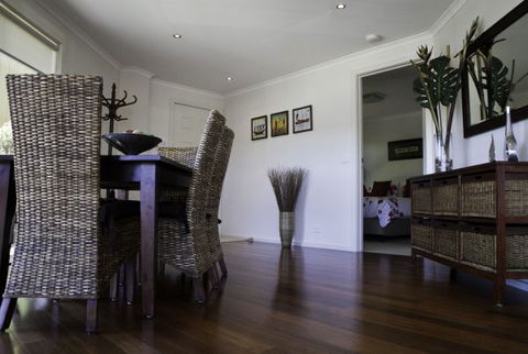 C-Deck Beach House Apartment - Sunshine Coast Guide 4