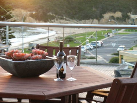 C-Deck Beach House Apartment - Sunshine Coast Guide 6