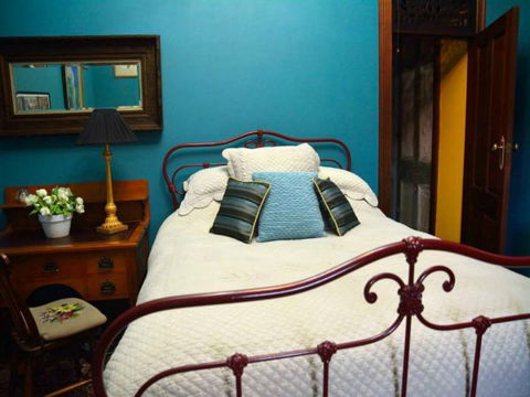 Cairnsmore Bed And Breakfast - Sunshine Coast Guide 0