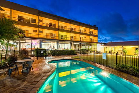 Camelot Motel And Licenced Restaurant - Sunshine Coast Guide 1