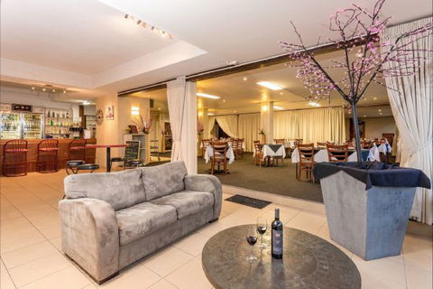 Camelot Motel And Licenced Restaurant - Sunshine Coast Guide 2