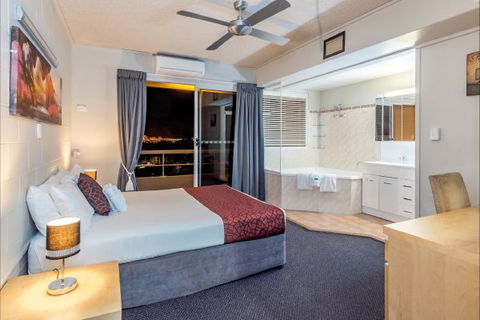 Camelot Motel And Licenced Restaurant - Sunshine Coast Guide 4