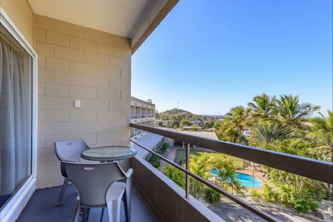Camelot Motel And Licenced Restaurant - Sunshine Coast Guide 5