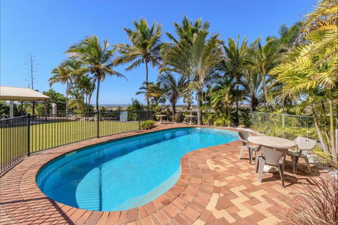 Camelot Motel And Licenced Restaurant - Sunshine Coast Guide 6