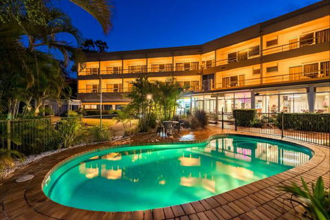 Camelot Motel And Licenced Restaurant - Sunshine Coast Guide 7