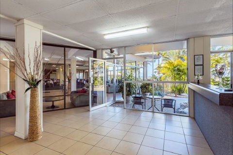 Camelot Motel And Licenced Restaurant - Sunshine Coast Guide 9