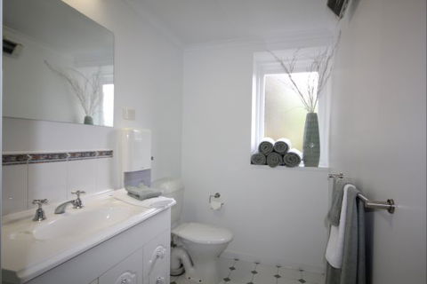 Charbella's On Norma - Sunshine Coast Guide 8