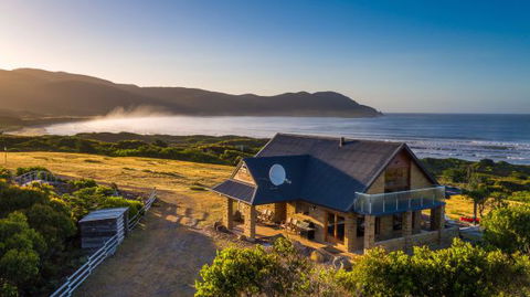 Cloudy Bay Villa - Sunshine Coast Guide 0