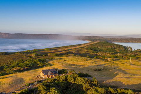 Cloudy Bay Villa - Sunshine Coast Guide 2