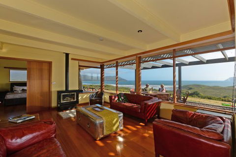 Cloudy Bay Villa - Sunshine Coast Guide 3