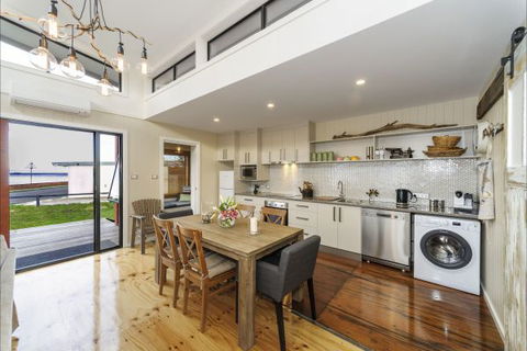 Coastal Pods Wynyard - Sunshine Coast Guide 2