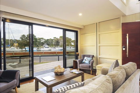 Coastal Pods Wynyard - Sunshine Coast Guide 3