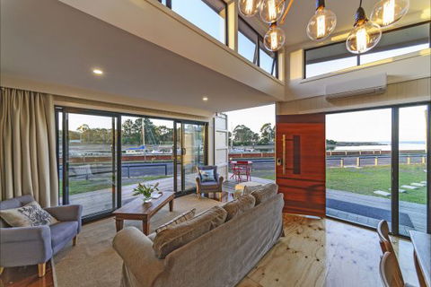 Coastal Pods Wynyard - Sunshine Coast Guide 9