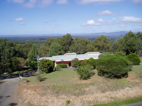 Engelwood Ridge - Sunshine Coast Guide 0