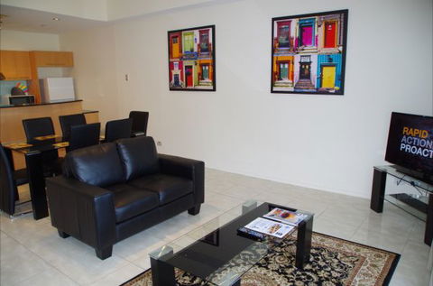 Ensenada Motor Inn And Suites - Sunshine Coast Guide 7