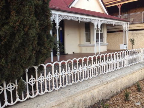 Heggaton ArtHouse Apartments - Sunshine Coast Guide 0