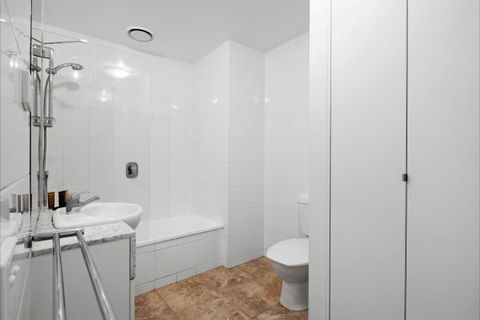 Melbourne Tower Apartment - Sunshine Coast Guide 5