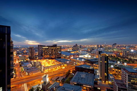 Melbourne Tower Apartment - Sunshine Coast Guide 6