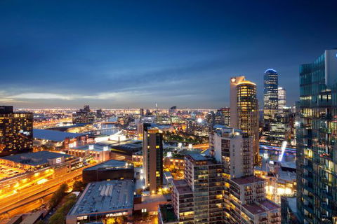 Melbourne Tower Apartment - Sunshine Coast Guide 7