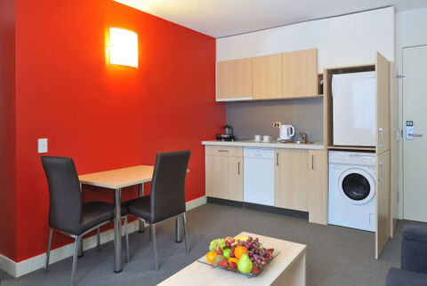 Metro Apartments On Bank Place - Sunshine Coast Guide 4