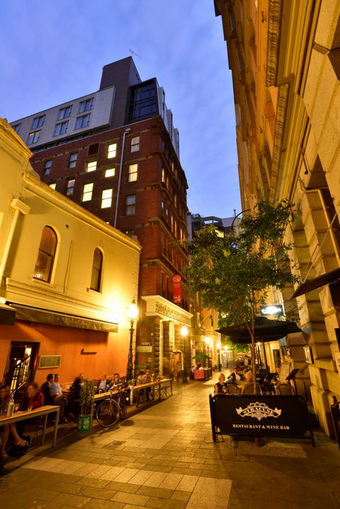 Metro Apartments On Bank Place - Sunshine Coast Guide 7
