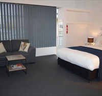 Penguin Seaside Motel - Sunshine Coast Guide