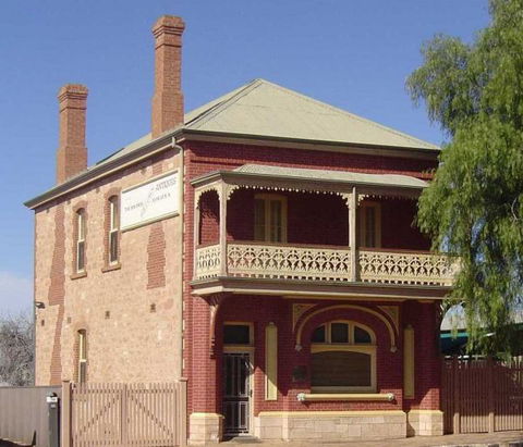 Savings Bank Of South Australia - Old Quorn Branch - Sunshine Coast Guide 0