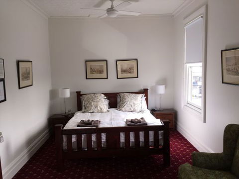 The Corner Hotel Alexandra - Sunshine Coast Guide 0