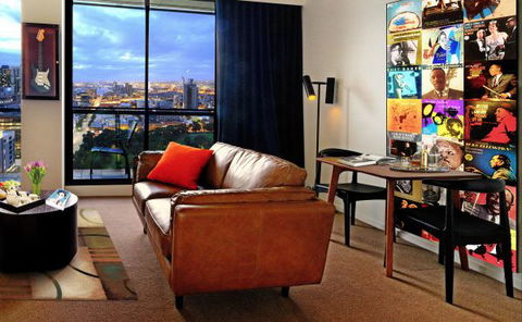 The Jazz Corner Hotel - Sunshine Coast Guide 4