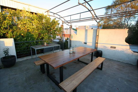 Two Five Zero / Richmond - Sunshine Coast Guide 9