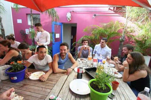 Zing! Backpackers Hostel - Sunshine Coast Guide 7