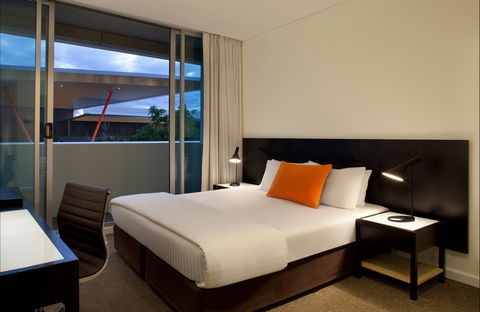 Adina Apartment Hotel Perth - Mounts Bay Road - Sunshine Coast Guide 1