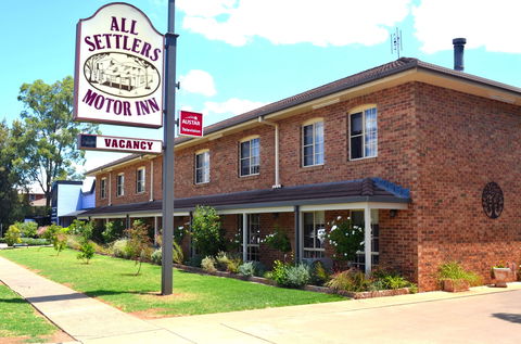 All Settlers Motor Inn - Sunshine Coast Guide 0