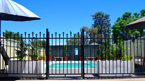 All Settlers Motor Inn - Sunshine Coast Guide 1