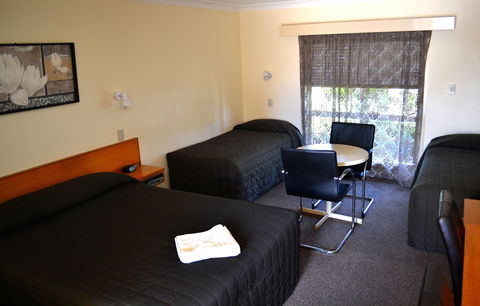 All Settlers Motor Inn - Sunshine Coast Guide 2