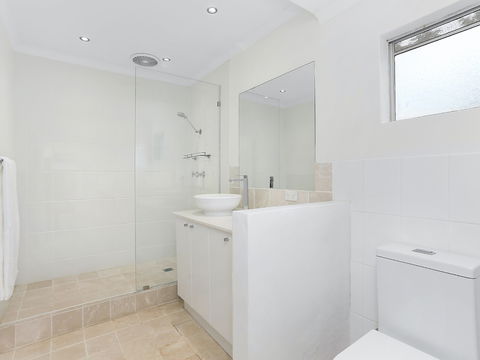Amalfi Beach House - Sunshine Coast Guide 4